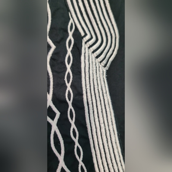 Nwot embroidered tunic size L/Xl - Picture 2 of 9